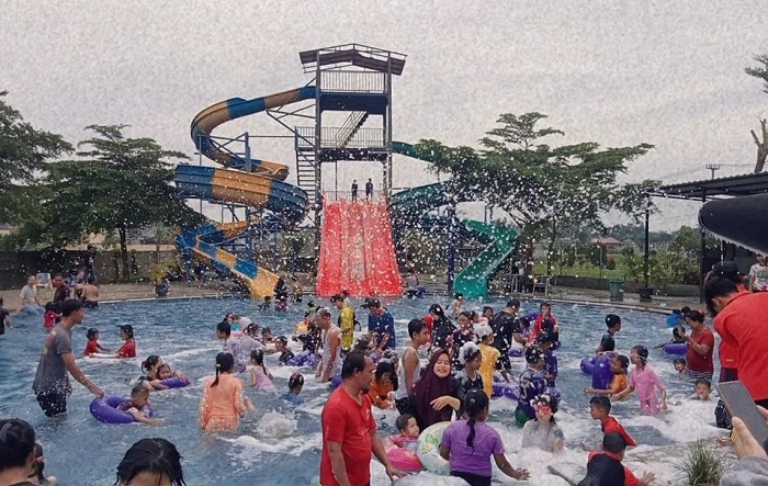 Super Splash Waterpark, rekomendasi tempat wisata di Karawang yang menarik untuk dikunjungi.