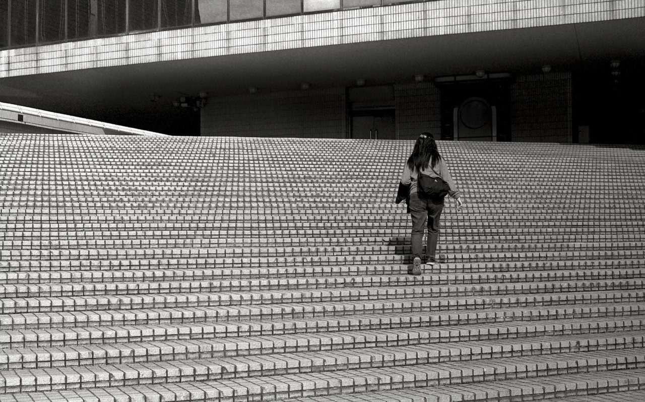 Blacknwhitehongkong-Walking.jpg
