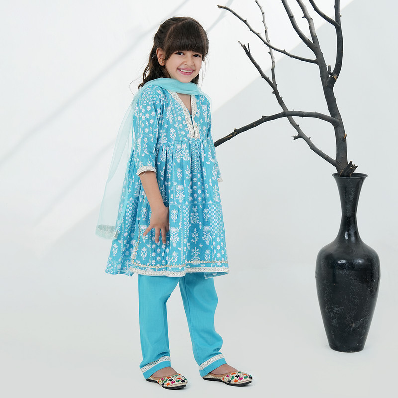 Girls Cotton 3/4th Sleeves Kurta Pajama Set Floral Printed Girls Suit Set - Picture 17 of 22