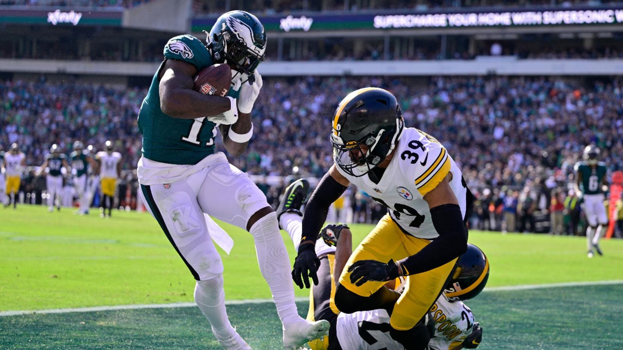 Eagles destroza a Steelers y mantienen su invicto
