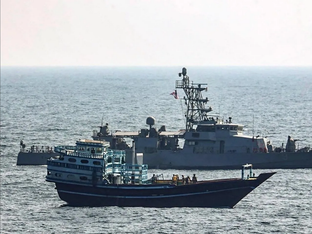 Rebeldes atacan con misiles buque de Estados Unidos, desde Yemen