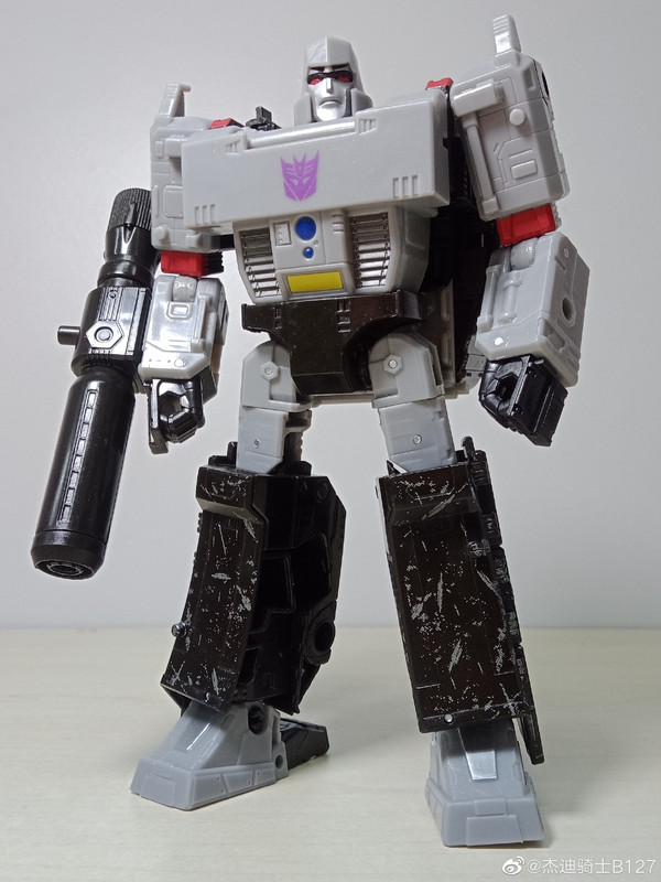 Earthrise-Megatron-01-1