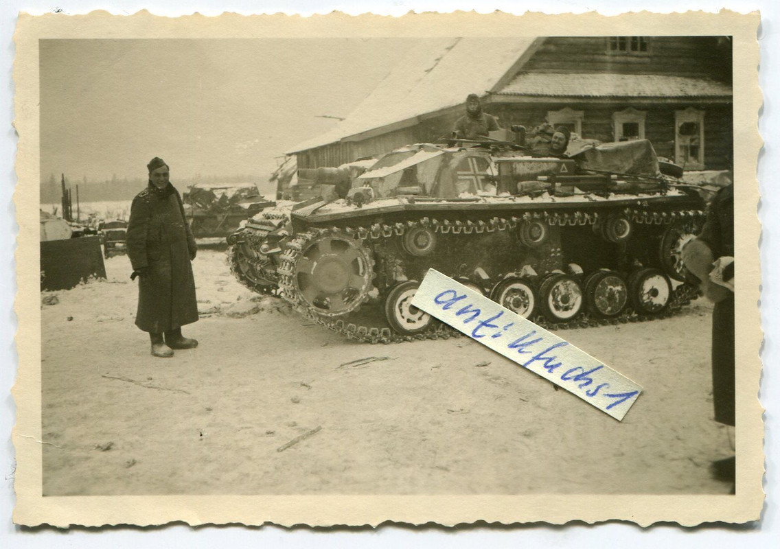 Panzer-Sturmgeschütz mit Tarnanstrich im Osten 1