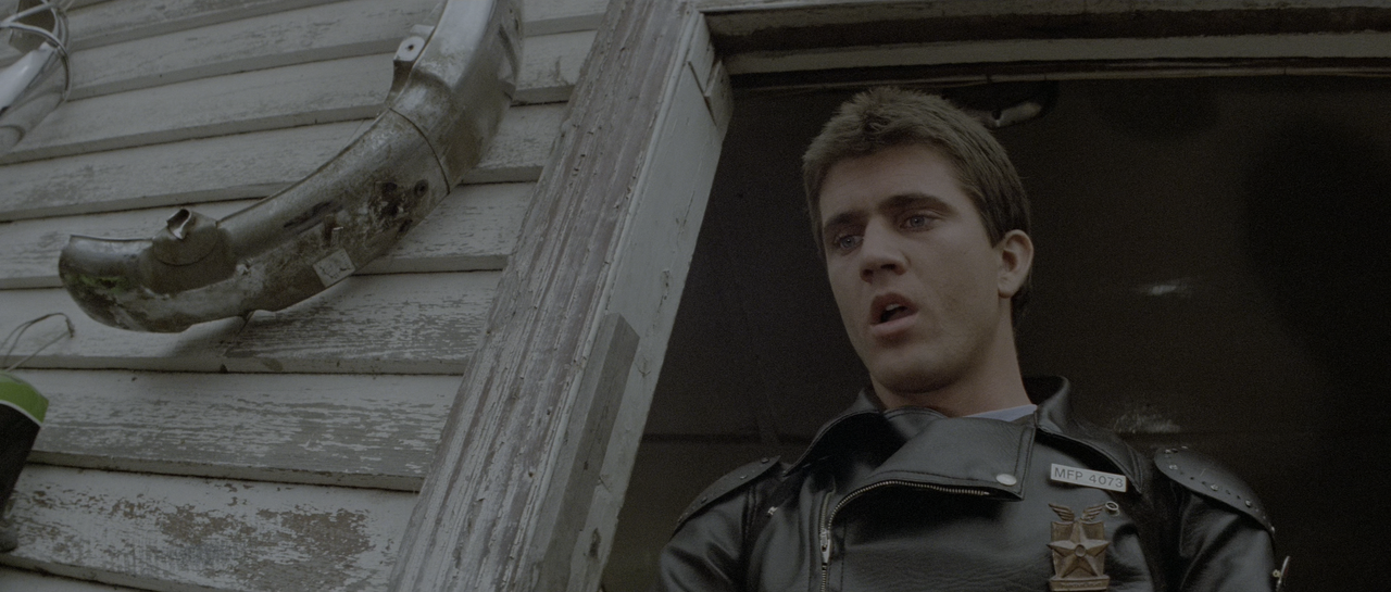 Mad.Max.1979.ITA.ENG.2160p.UHD.BluRay.x265.10bit.HDR-MeM.mkv_snapshot_01.17.00_[2020.11.22_20.55.08]