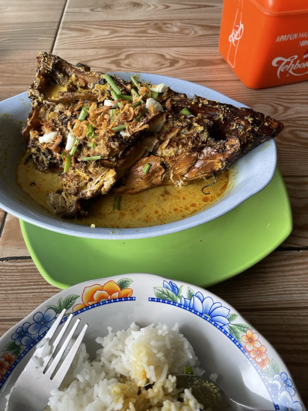 Masakan kepala Manyung Warung Sembilang Gresik
