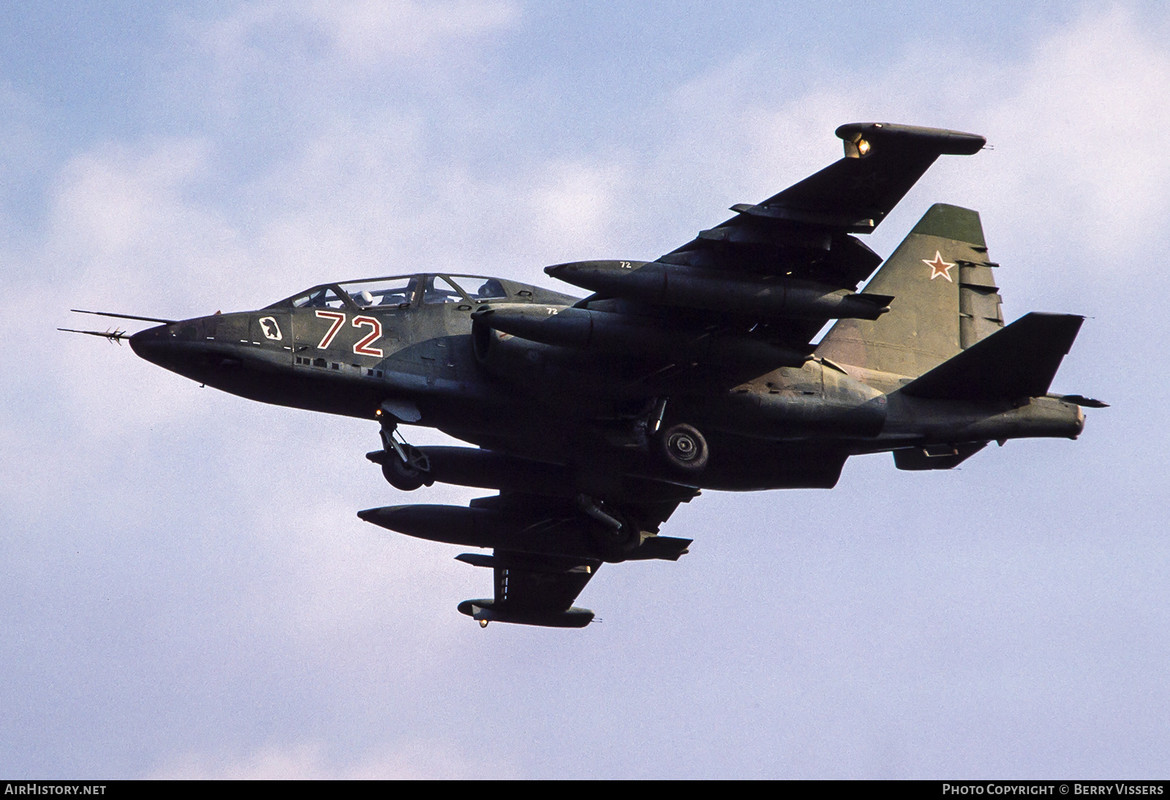 357 OSHAP Su-25UB 72 Red (cn 38220110070)_13.08.91_Brandis