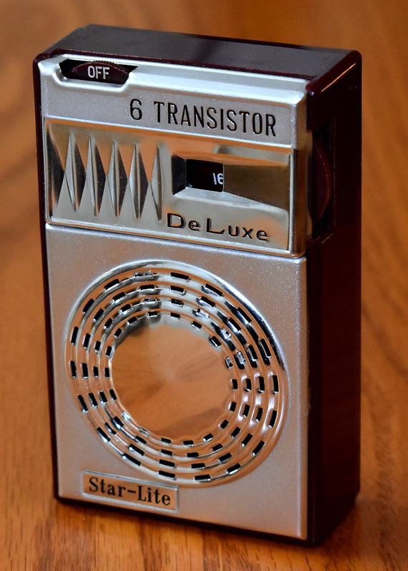 silvertransistorradio.jpg