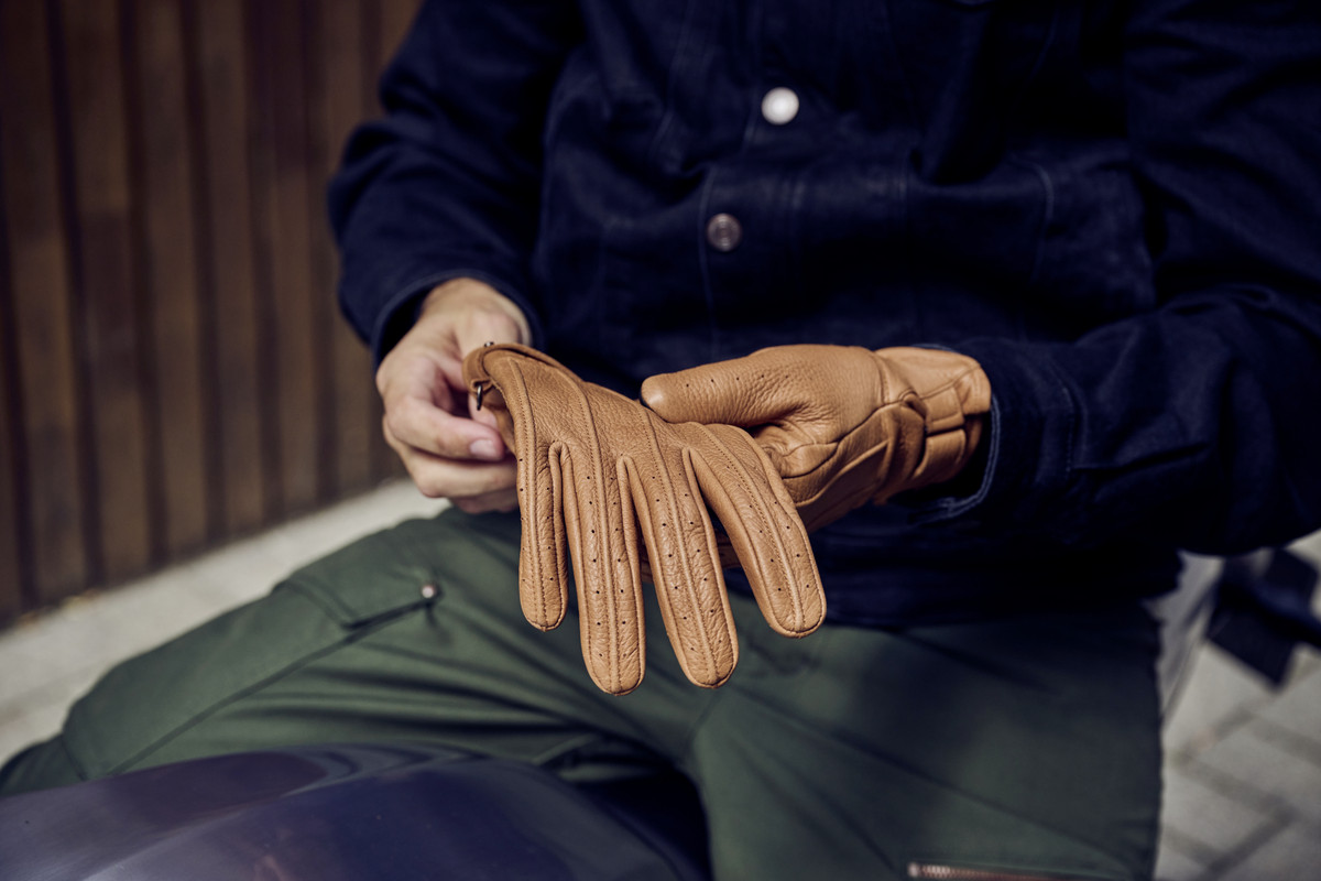 P90533867_highRes_bmw-motorrad-clothin