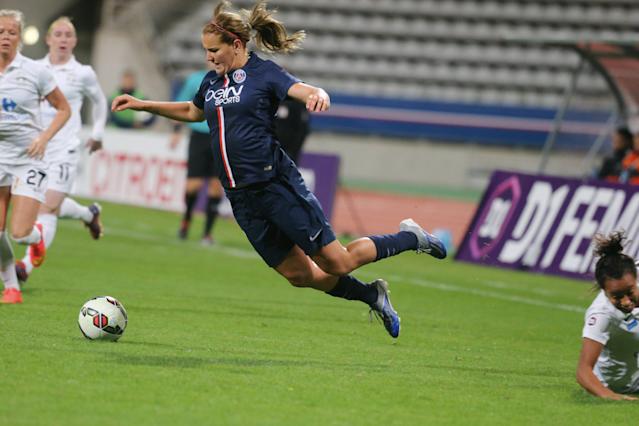 Lindsey playing for PSG