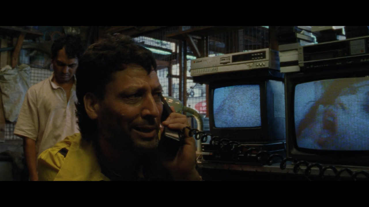 Miss.Lovely.2012.1080p.NF.mkv_snapshot_10.00_[2021.07.14_11.04.27]