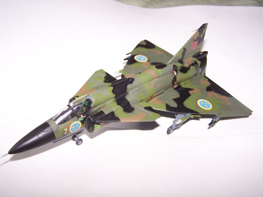 Heller 1/72 Saab Viggen - Ready for Inspection - Aircraft