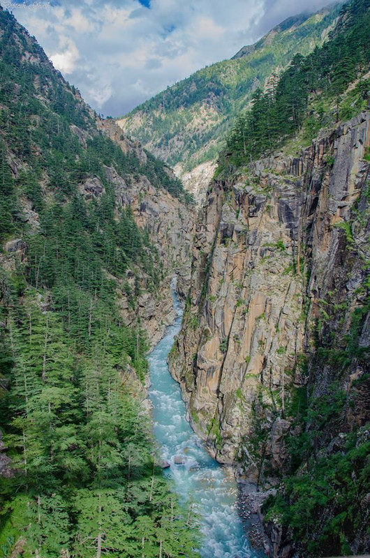 beautiful-Jad-Ganga-flowing-deep-in-the-valley-near-Bhairon-Ghati