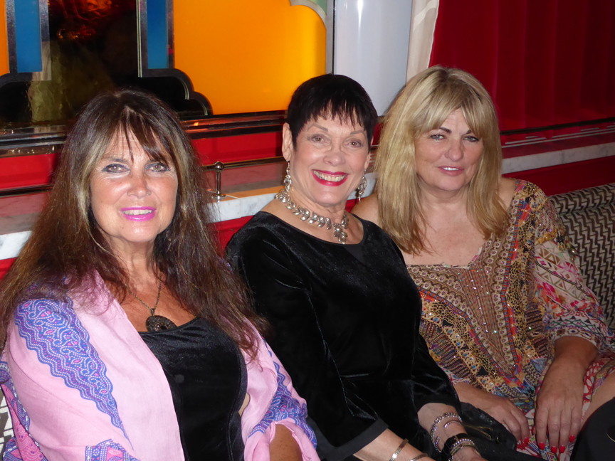 zedel-coqs-bond_girls-B-LO_RES