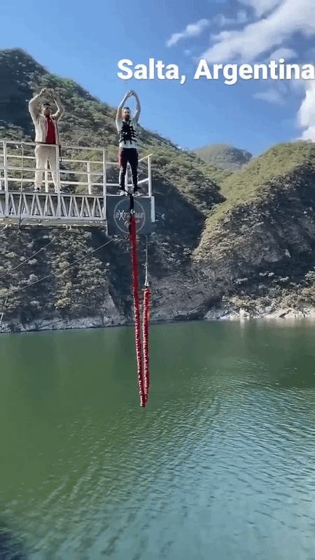 La-impactante-ca-da-de-un-turista-que-hac-a-bungee-jumping-y-le-fall-la-soga-1.gif
