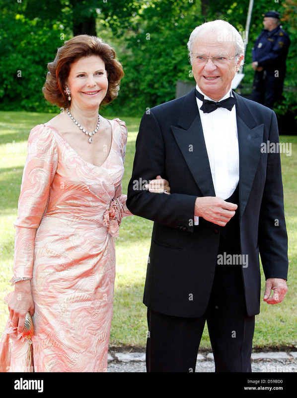 king-carl-xvigustaf-of-sweden-and-queen-silvia-of-sweden-arrive-for-D59BD0
