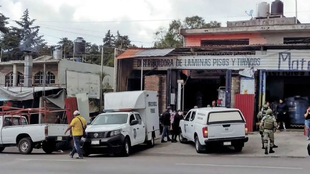 Asesinan a balazos a dos hombres al interior de una casa de materiales en Cuernavaca