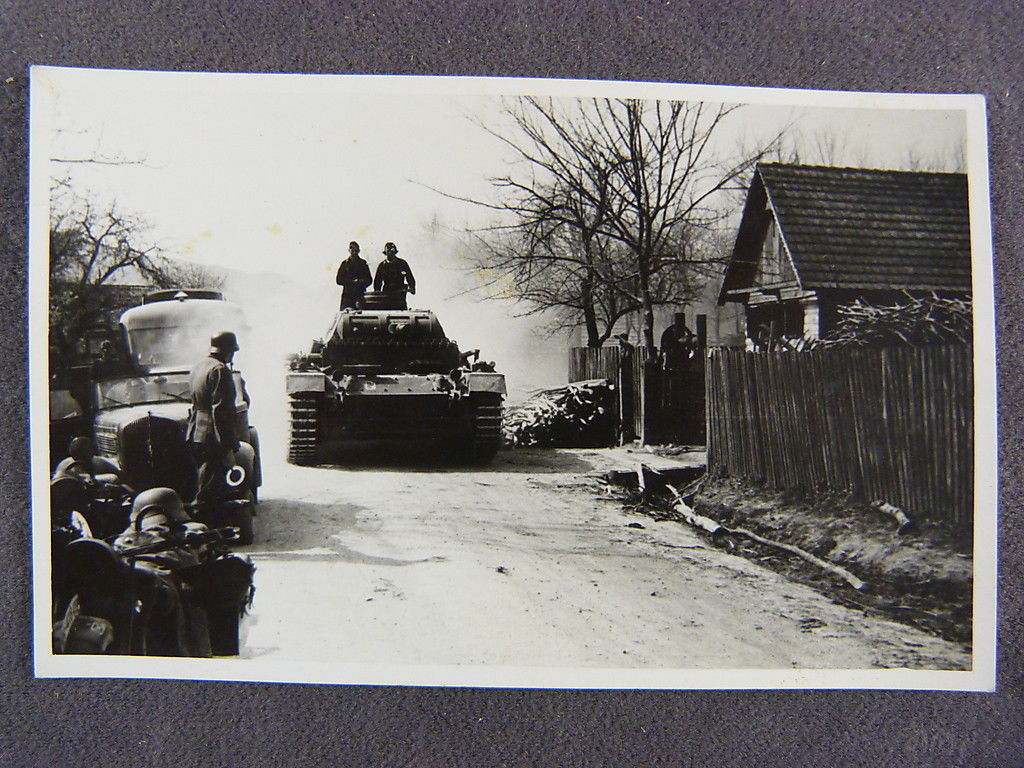 Jugoslawien Feldzug Panzer rollen vorüber