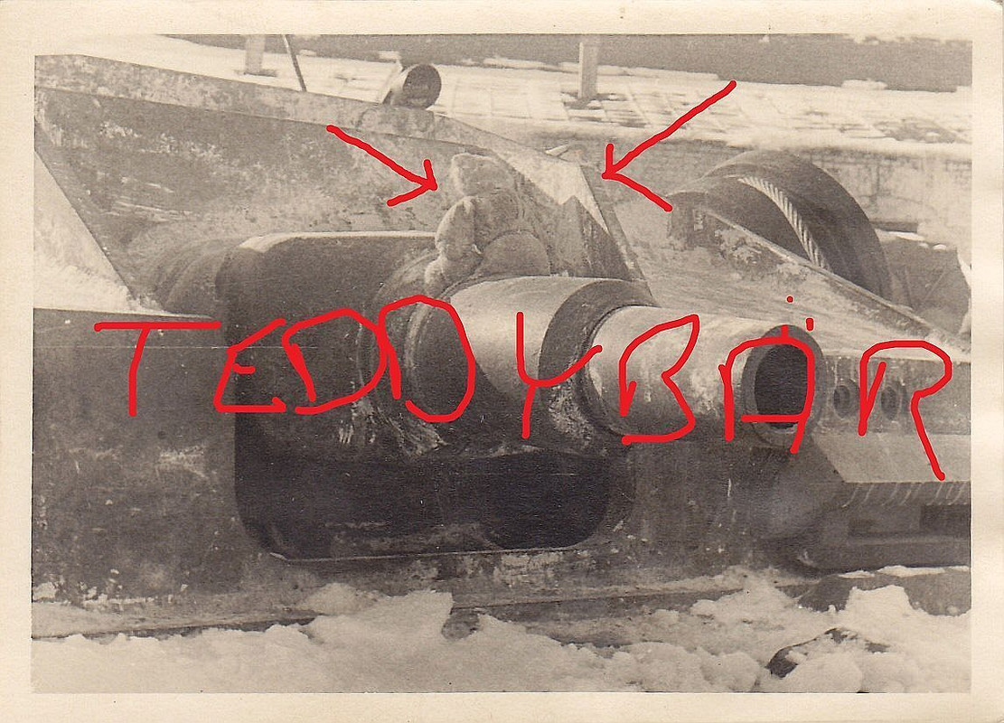 Sturmgeschütz STUG III mit Steiff-Teddy-Bär auf 