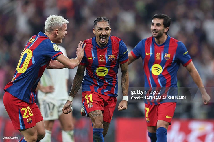 Raphinha tỏa sáng rực rỡ ở Siêu cúp Tây Ban Nha, nói gì sau màn đăng quang?