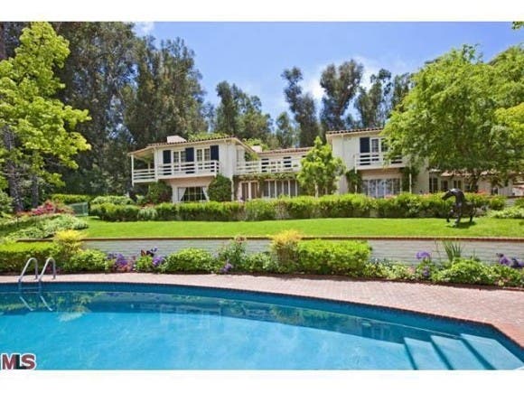 Photo: house/residence of the handsome 40 million earning Los Angeles, California-resident

