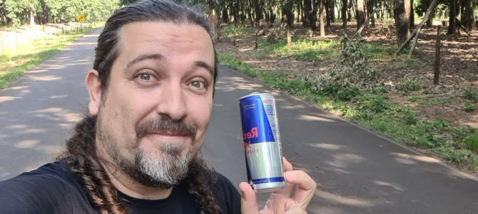 Red Bull: feito de sêmen de touro ou vegano? Falo também sobre TNT, Monster e Burn nesse vídeo.