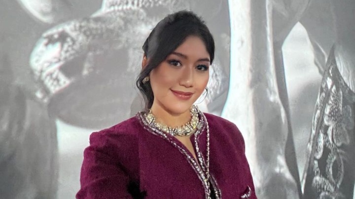 Erina Gudono, menantu Jokowi yang ceritakan momen hadiri Paris Fashion Week hingga bertemu Jennie BLACKPINK. 