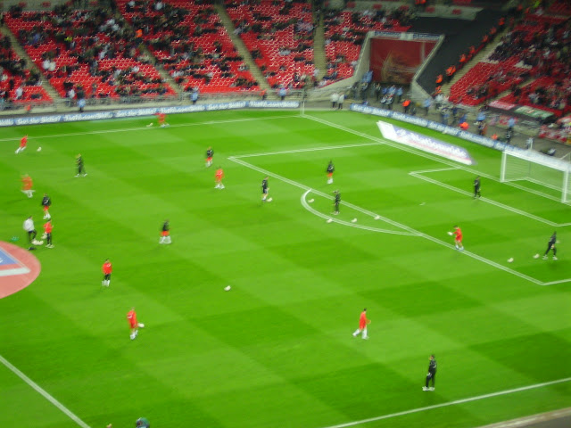 2008-02-07-england-v-switzerland-03-warming-up.jpg