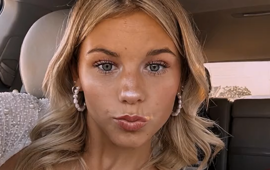 Blonde Sexy Sucking Girl