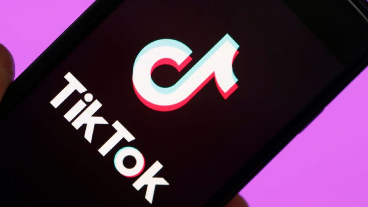 ¿Cómo puedo revisar mi historial de reproducciones en TikTok?