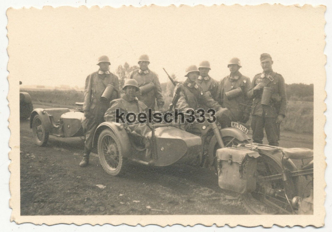 Foto Kradschützen der Wehrmacht an BMW Beiwagen Motorrad im Osten ...1941