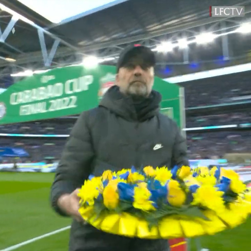 El estadio Wembley se viste de azul y amarillo en solidaridad con Ucrania