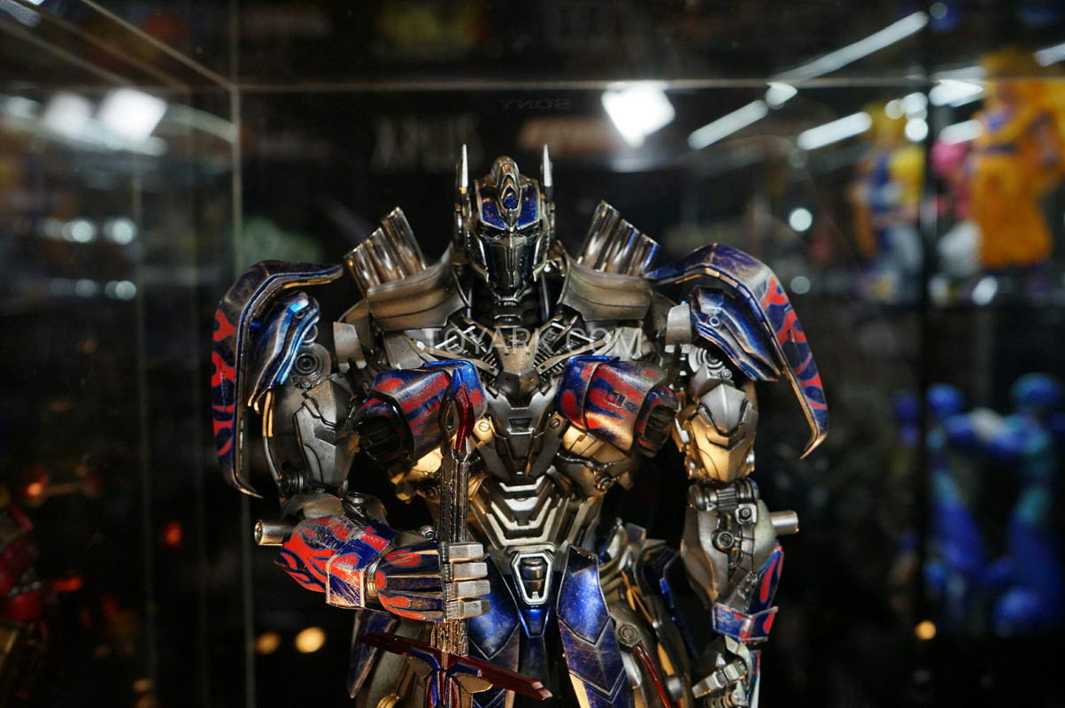 Comicave-Optimus-Prime-1