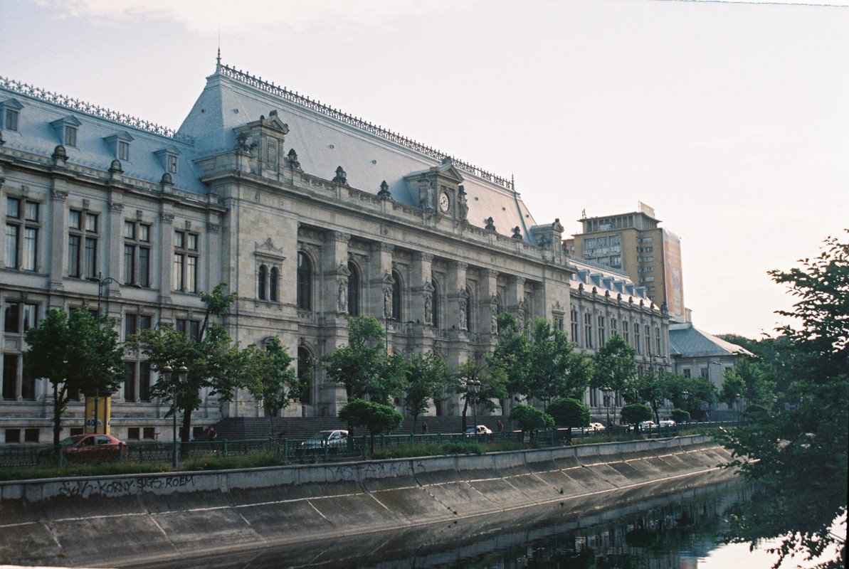 R1-09392-0016.jpg
