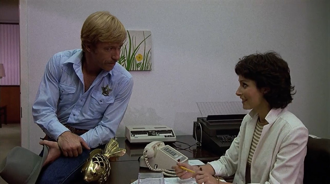 Silent Rage 1982 BluRay [Hindi + Tamil + English] 480p, 720p ESub Screenshot