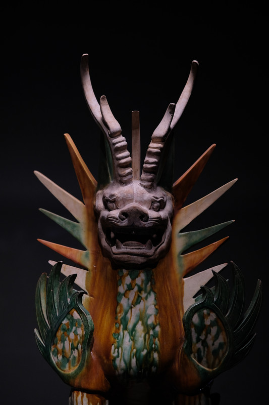 A quirky Chinese statue