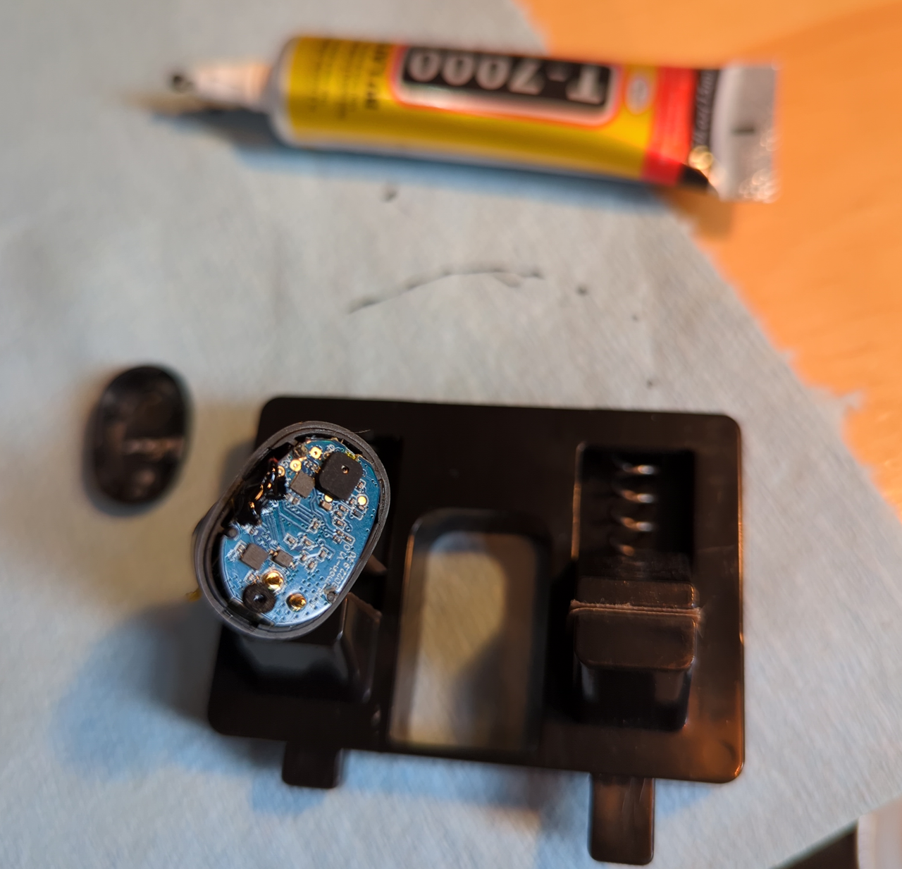 [Image: Pine-Buds-Pro-glue-applied-over-the-batt...minals.png]
