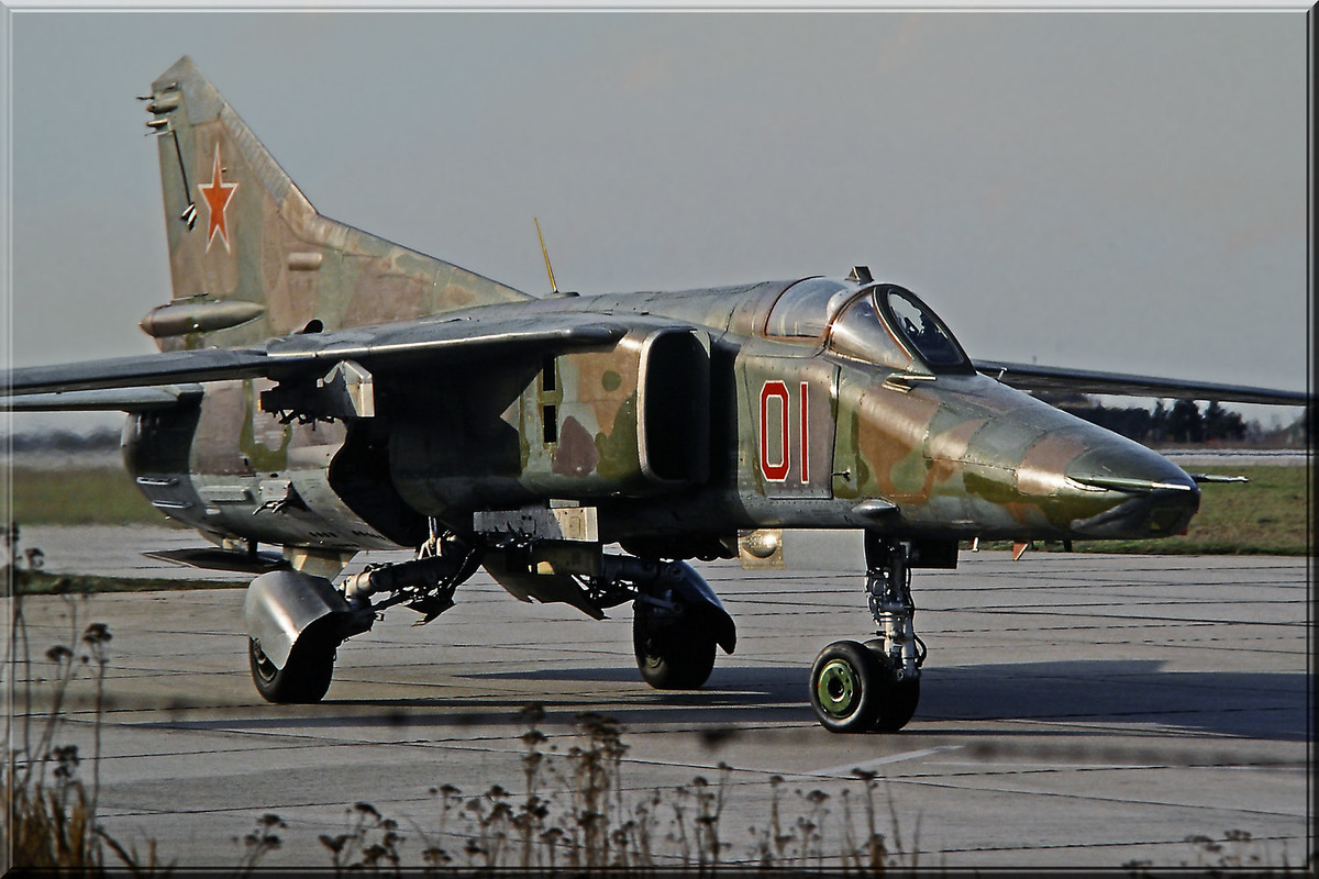 296 APIB MiG-27M 01 Red_83712545042, Herbst 1991