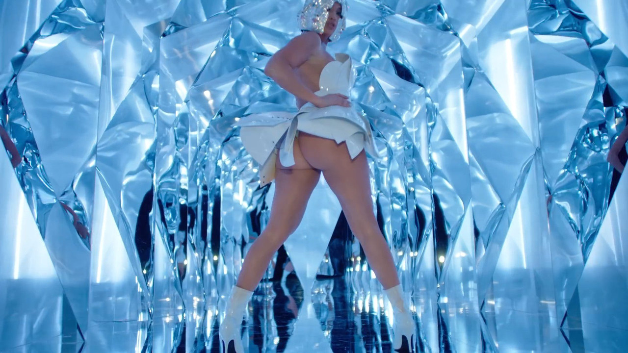 Jennifer-Lopez-Sexy-Ass-14