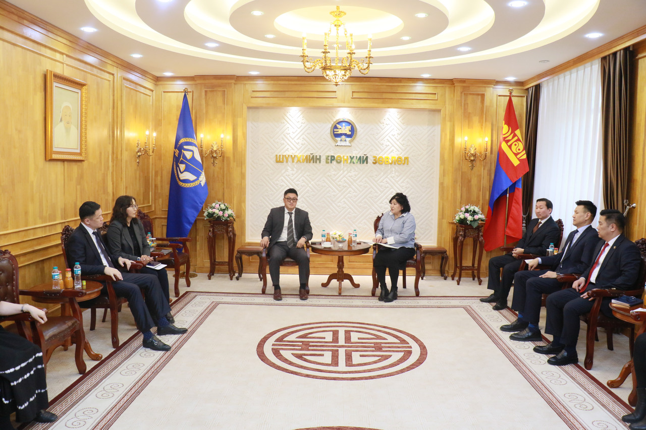 Шүүхийн ерөнхий зөвлөлийн дарга, гишүүд Сангийн яамны Төрийн нарийн бичгийн даргатай уулзалт хийлээ
