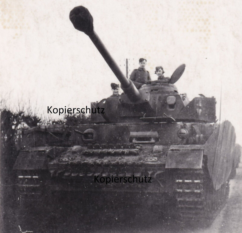 Foto Panzer Tiger, Zimmerit, Ostfront, Langrohr, Seitenschürze, Camo, Tarnung1
