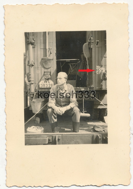 Foto Funkkraftwagen LKW auf Eisenbahn Kennung Aufklärungsgruppe 122 Luftwaffe