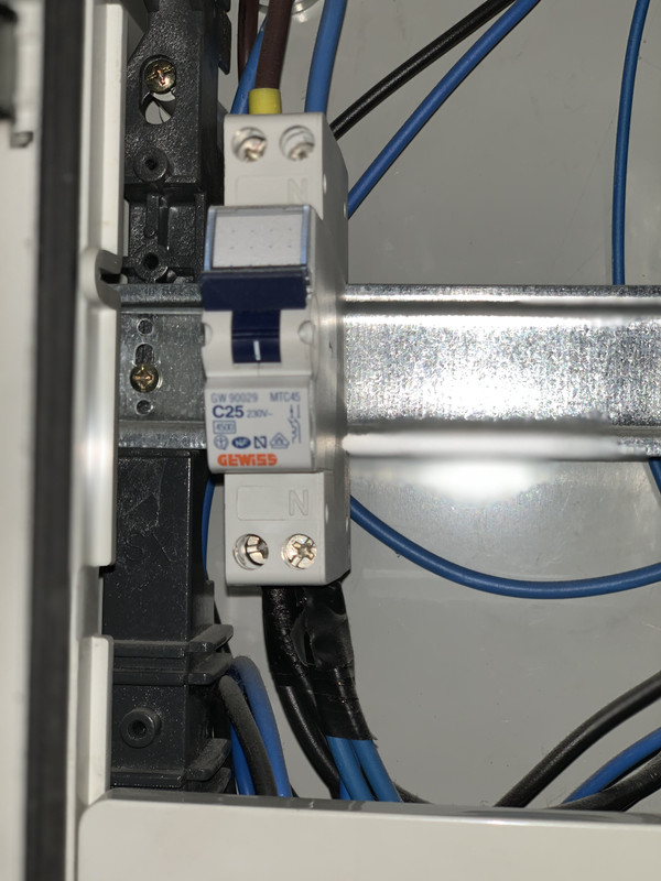 DBFB2880-F509-4190-9F5D-C806299DBD1D