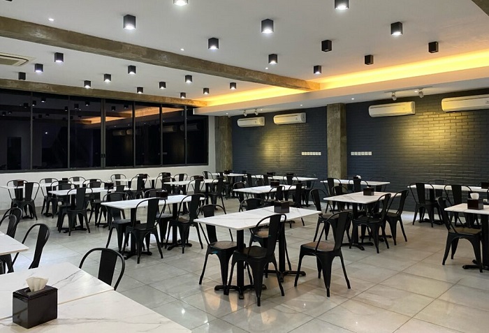 Ayam Goreng Berkah sejak tanggal 25 Maret 2023 membuka gedung baru yang lokasinya berada di Jalan Melawai 13 Nomor 1, Melawa, Kebayoran Baru, Jakarta Selatan.