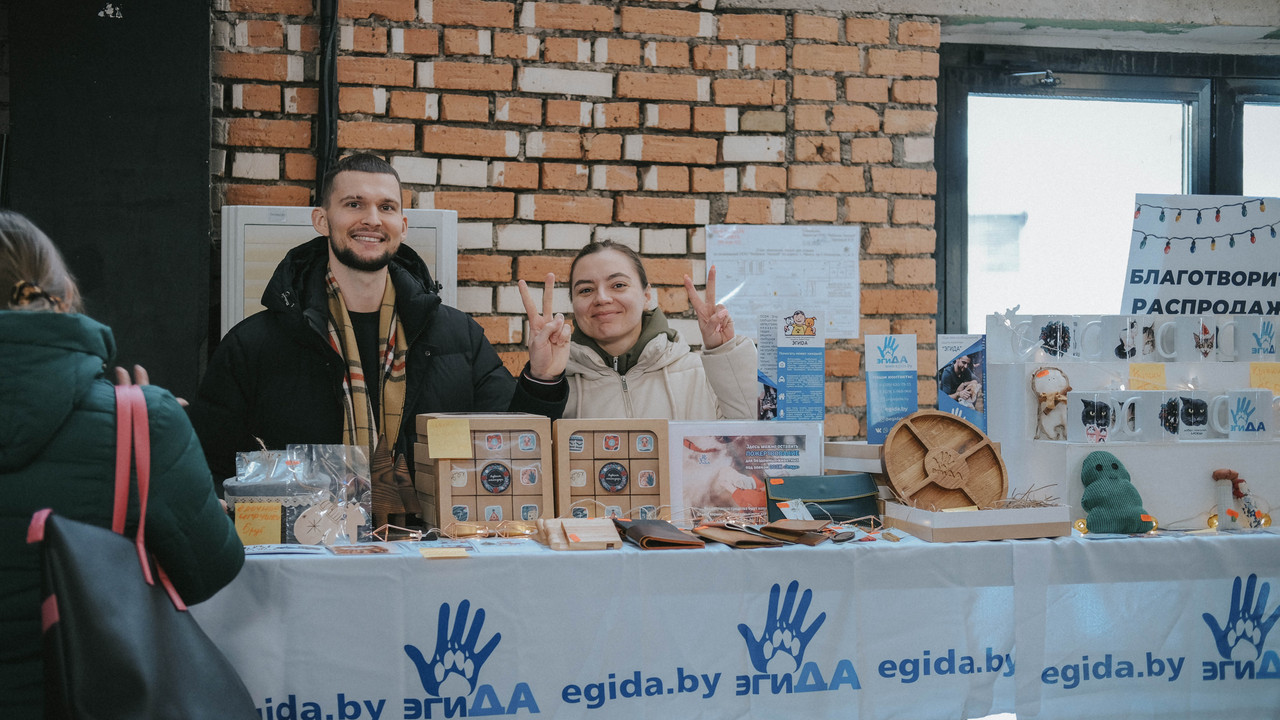 DE98B572-D7FC-4C5E-8ABF-57DE4CDC0F7B