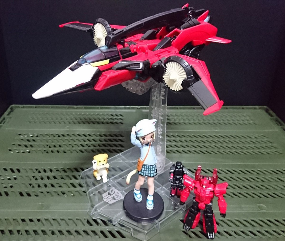 1519401844-tf-legends-01