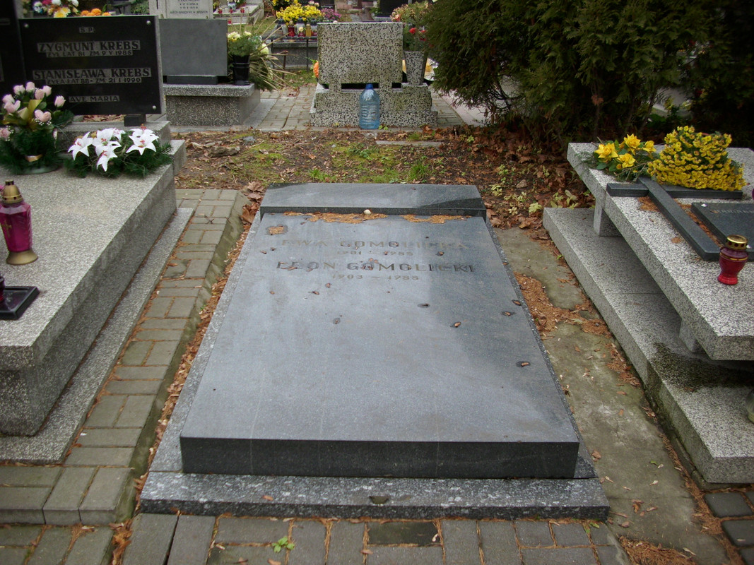 Grób_pisarza_Leona_Gomolickiego_na_Cmentarzu_Komunalnym_na_Dołach_w_Łodzi