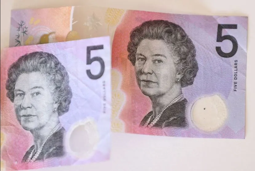 Australia elimina a la familia real británica de los billetes de cinco dólares