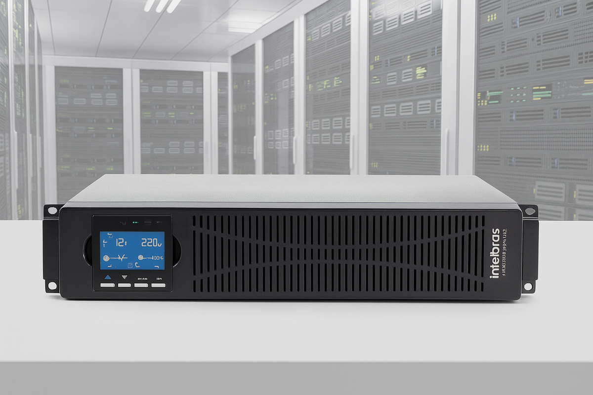 Vista frontal do Nobreak Intelbras DNB Online 1.5 kVA RT G2, exibindo o painel e display.