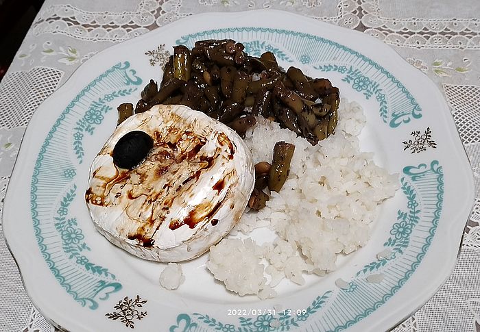https://i.postimg.cc/d3BTjjRY/pikanszbab-rizs-camembert-2022.jpg