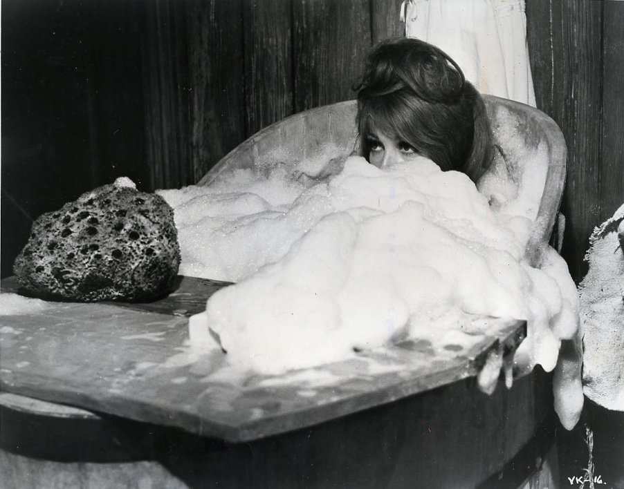 sharon_tate_mb97